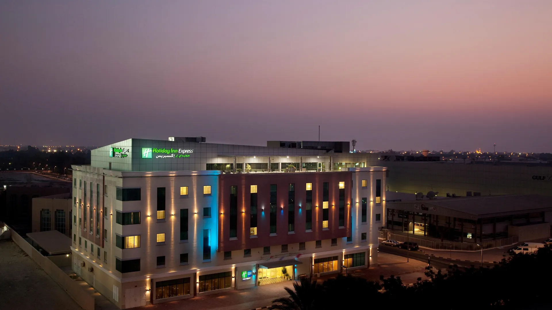 Holiday Inn Express Dubai Safa Park By Ihg