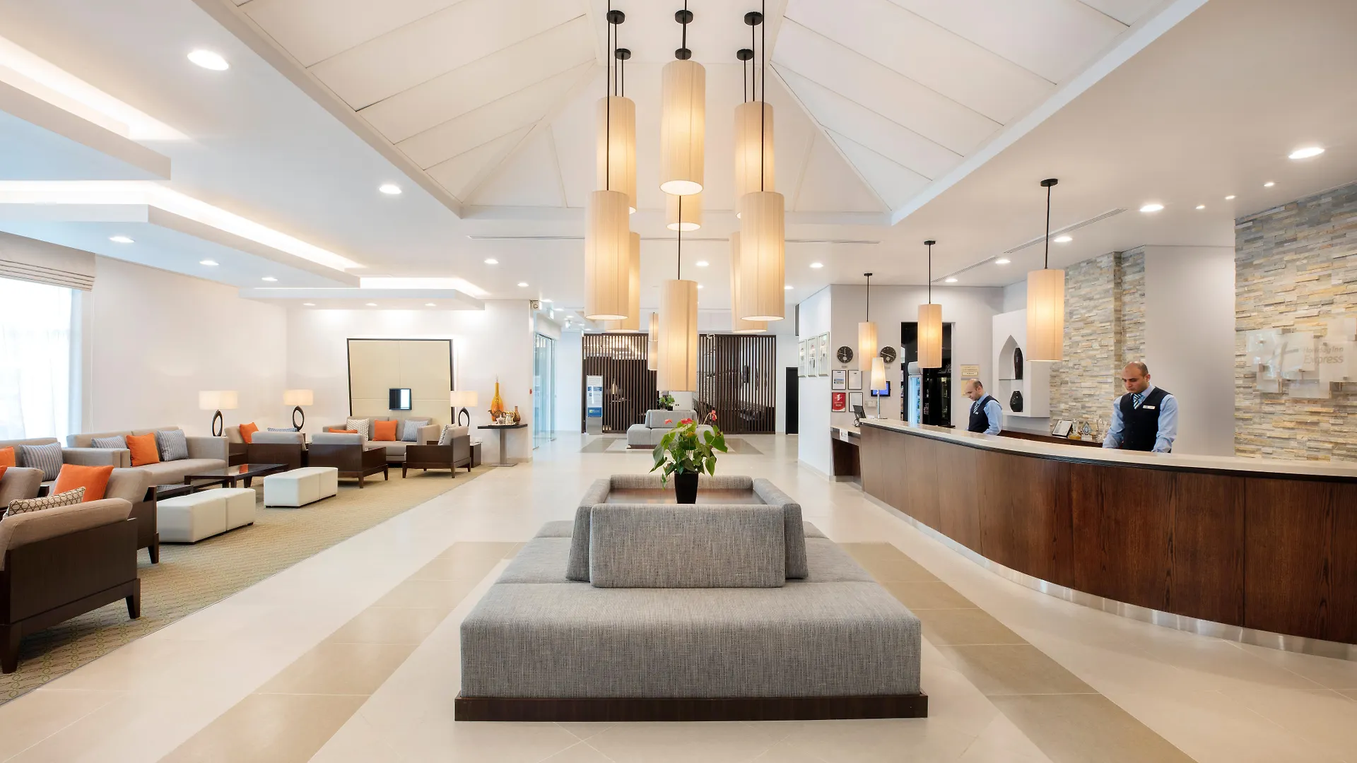 Holiday Inn Express Dubai Safa Park By Ihg 3*,